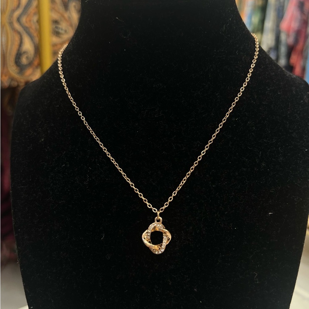 Gold Chain Necklace with Twisted Pendant